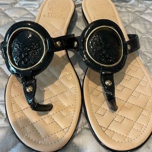 Vince Camuto Black Gold Size 8 Sandal Flip-flop